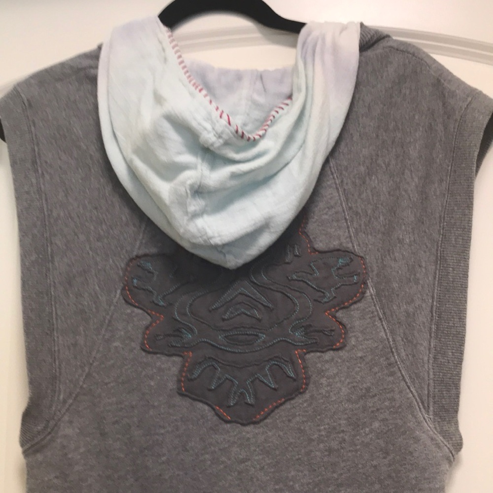 Vest - Picture 4 of 5